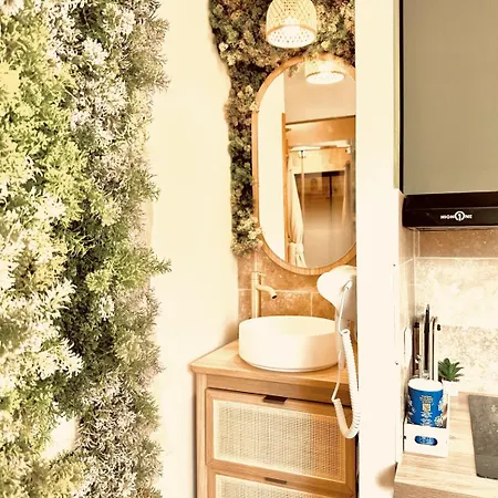 アパート Atypical - *